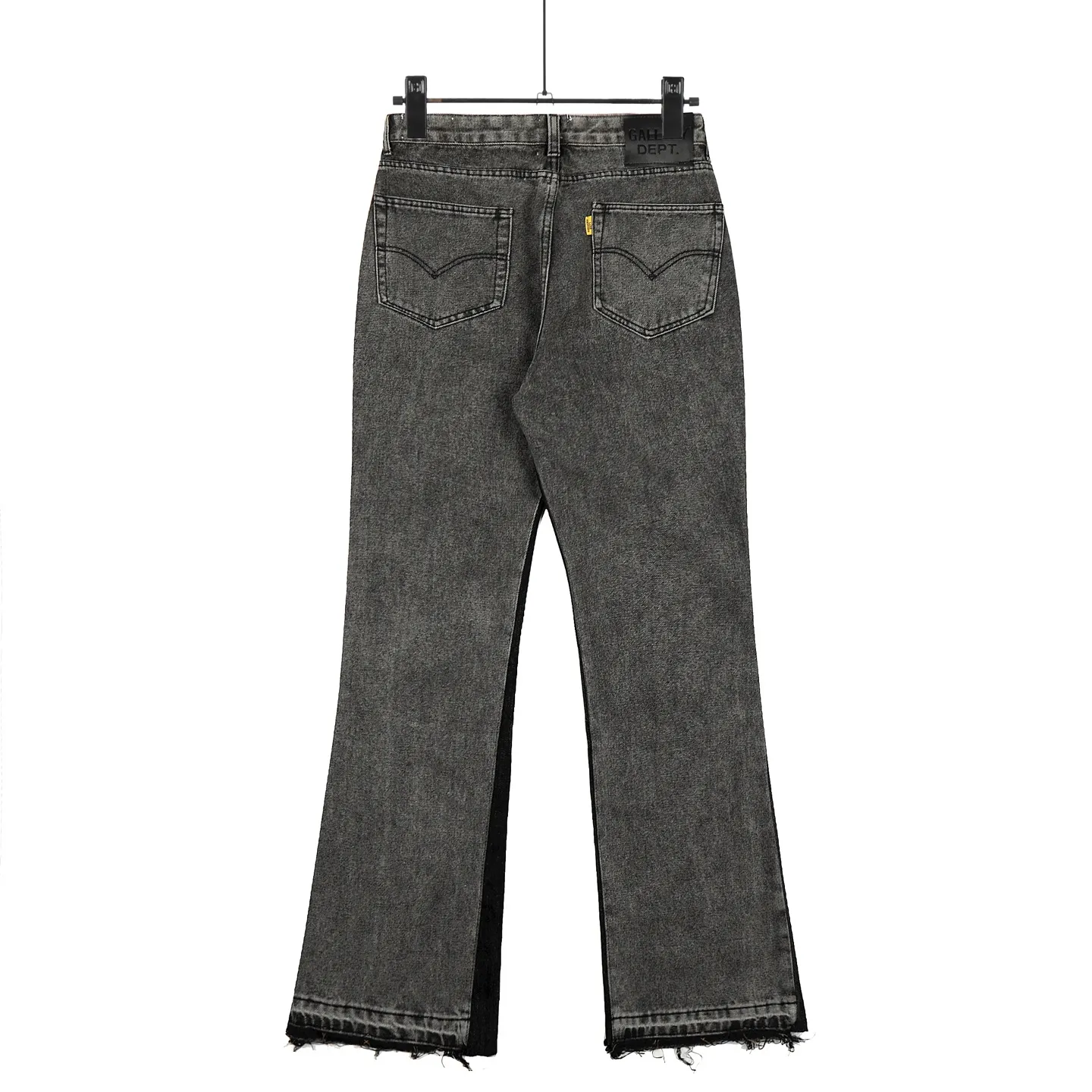 #8212 P246💰 GALLERY DEPT. LA Flared The first generation of Vintage spliced loose washed flared jeans - The original version is purchased and patterned to truly restore the ultimate texture of Vintage - The original hardware accessories, washed and other elevators, QR code analysis are all purchased from the original factory, high degree of restoration, you are welcome to compare with a certain product ~ - Three-dimensional version, loose and comfortable, not picky about the figure, taller and slimmer, factory Seiko, original factory quality control, same style for men and women, can be matched with couples Versatile recommendation: must-have jeans for all seasons - Sizes: 28 30 32 34 36